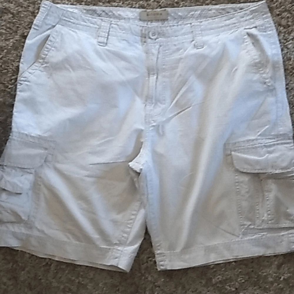 P32 Sonoma White Men's Cargo Shorts with Multi-Pocket Design